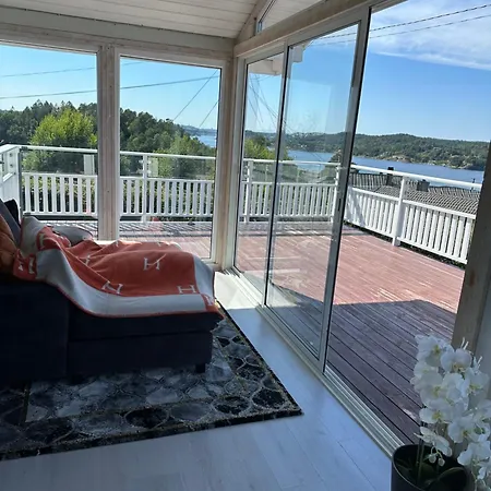 Flott Sorlandshus Leies Ut! 7 Sengeplasser